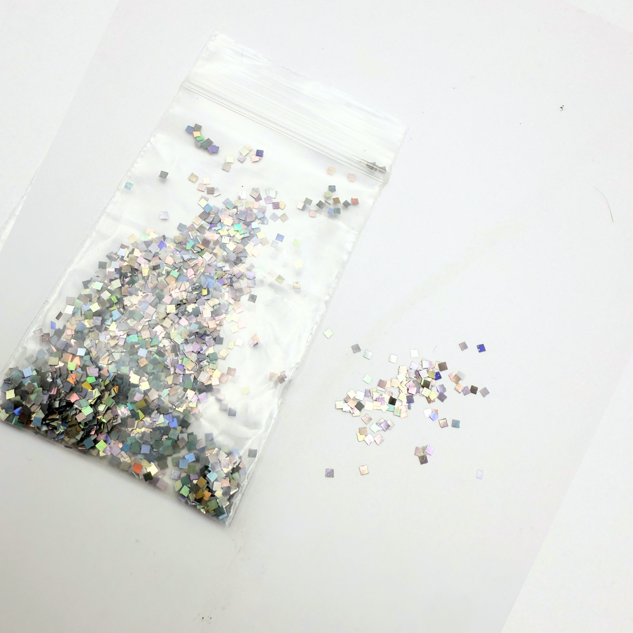 HOLOGRAPHIC_SILVER_SQUARE.png